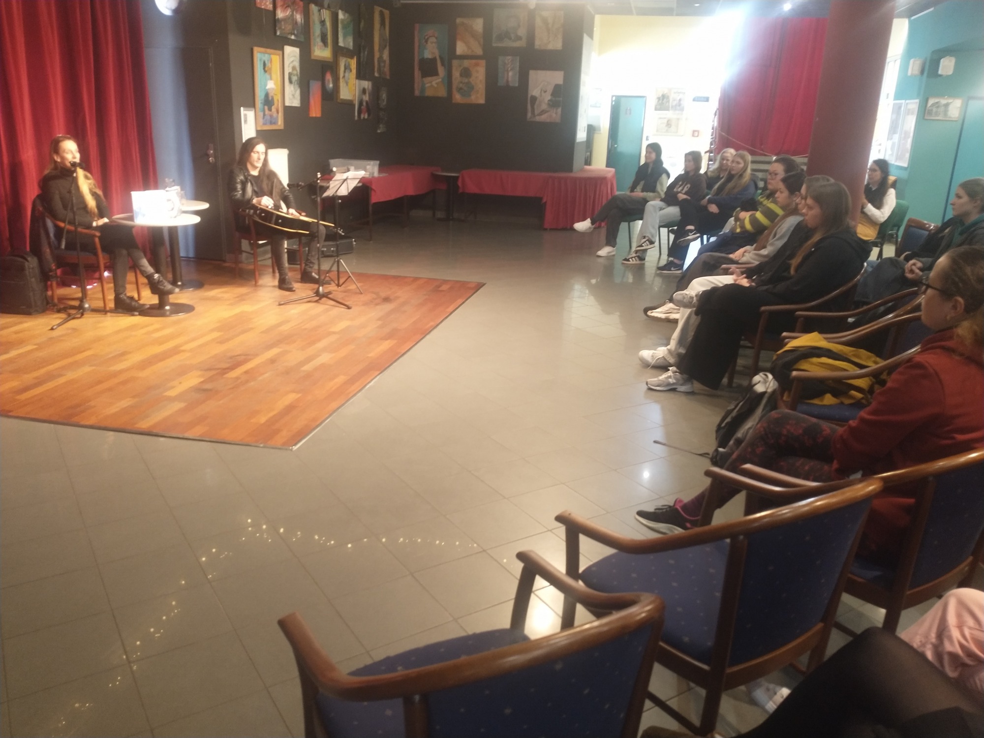 Dlouhé zastavení u severní zdi