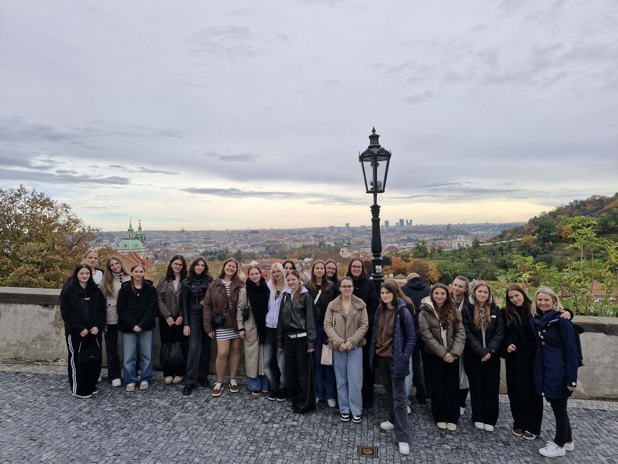 Dva opačné světy - pestrý a temný